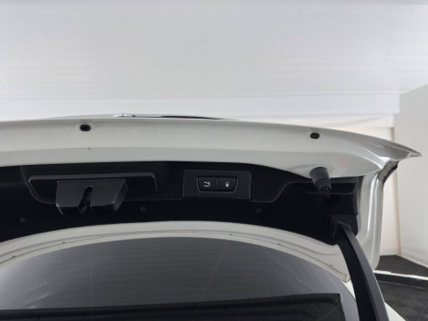 Maserati Ghibli 3.0 V6 D Aut. *PANO | LEATHER | XENON | MEMORY-PACK | CAMERA | KEYLESS | NAVI-FULLMAP | SHIFT-PADDLES | PRIVACY-GLASS | ECC | PDC | CRUISE | 20''ALU*