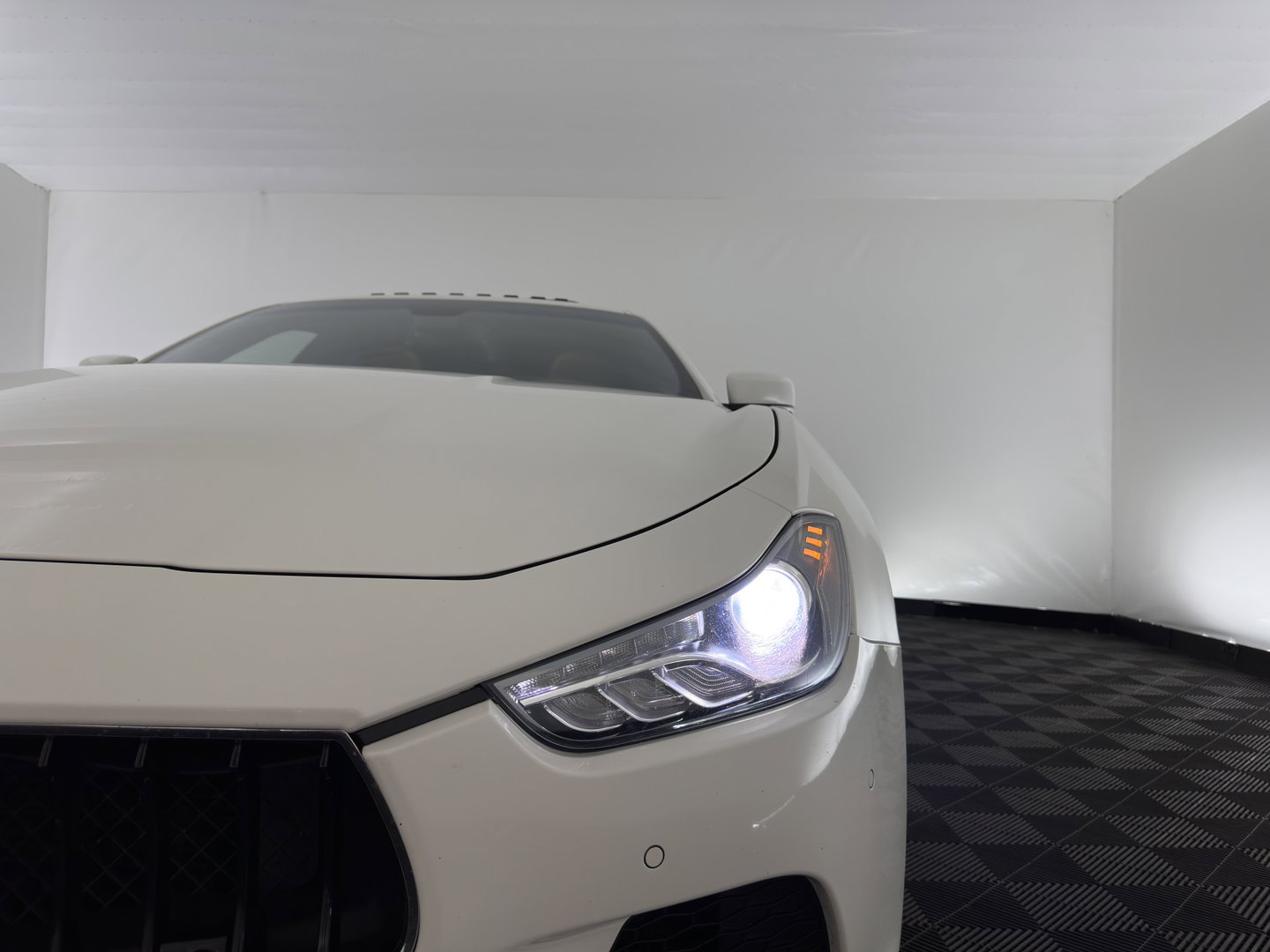 Maserati Ghibli 3.0 V6 D Aut. *PANO | LEATHER | XENON | MEMORY-PACK | CAMERA | KEYLESS | NAVI-FULLMAP | SHIFT-PADDLES | PRIVACY-GLASS | ECC | PDC | CRUISE | 20''ALU*