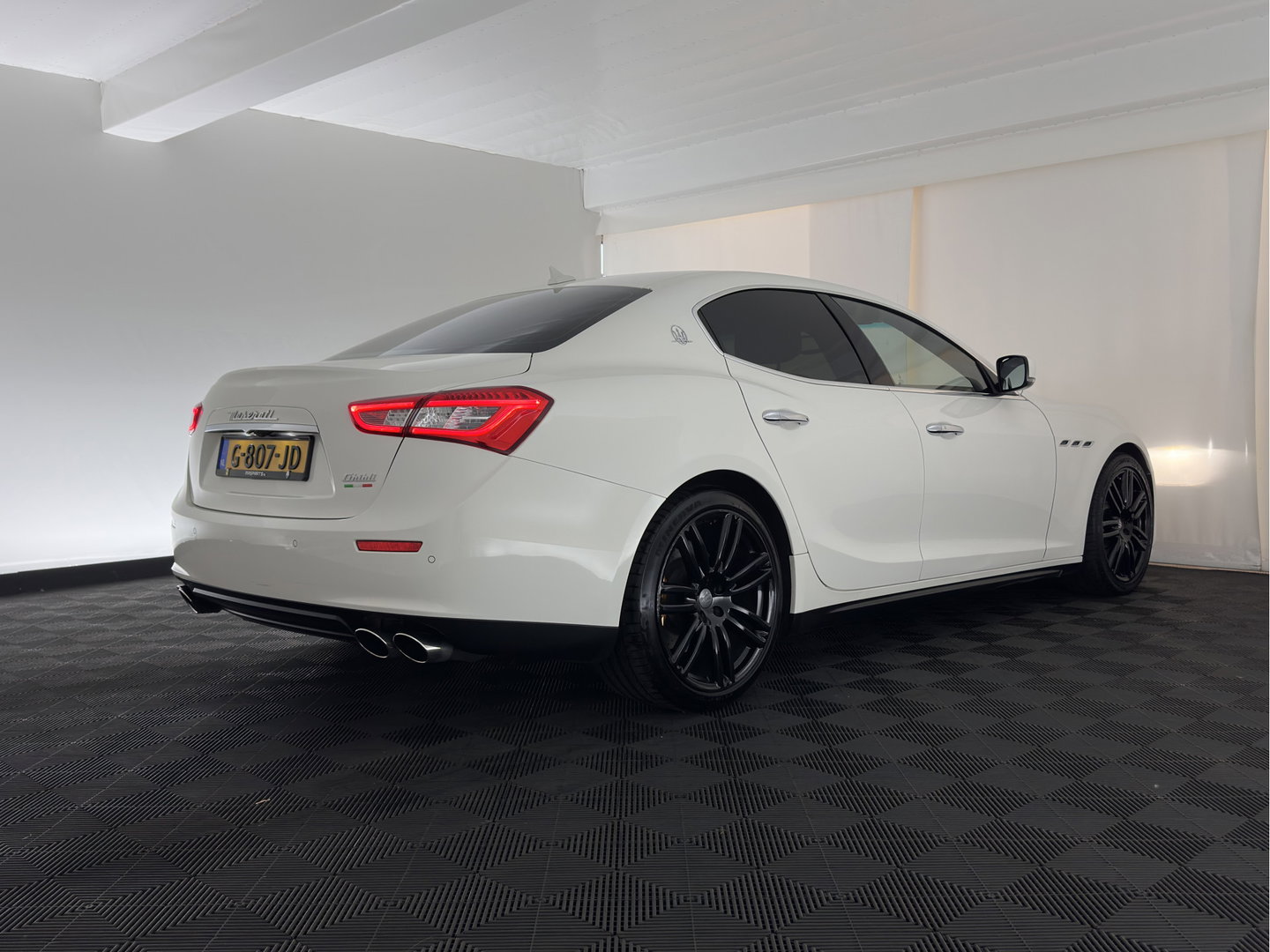 Maserati Ghibli 3.0 V6 D Aut. *PANO | LEATHER | XENON | MEMORY-PACK | CAMERA | KEYLESS | NAVI-FULLMAP | SHIFT-PADDLES | PRIVACY-GLASS | ECC | PDC | CRUISE | 20''ALU*