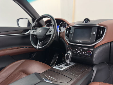Maserati Ghibli 3.0 V6 D Aut. *PANO | LEATHER | XENON | MEMORY-PACK | CAMERA | KEYLESS | NAVI-FULLMAP | SHIFT-PADDLES | PRIVACY-GLASS | ECC | PDC | CRUISE | 20''ALU*