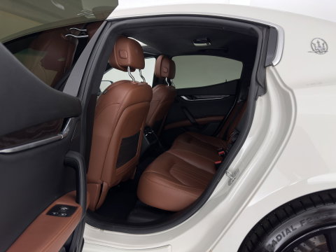 Maserati Ghibli 3.0 V6 D Aut. *PANO | LEATHER | XENON | MEMORY-PACK | CAMERA | KEYLESS | NAVI-FULLMAP | SHIFT-PADDLES | PRIVACY-GLASS | ECC | PDC | CRUISE | 20''ALU*