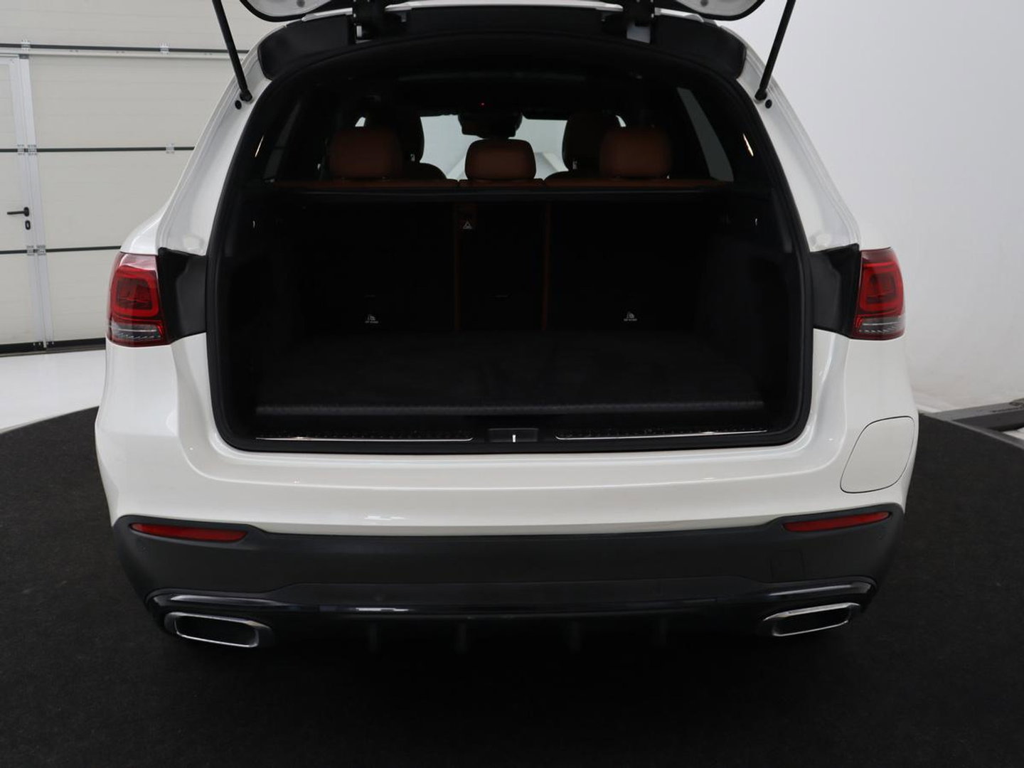 Mercedes-Benz GLC 300e 4MATIC Business Solution AMG | Panoramadak | Leder | 360 camera | Cruise control | Carplay | Sfeerverlichting | Burnmeister surround | Climate control |