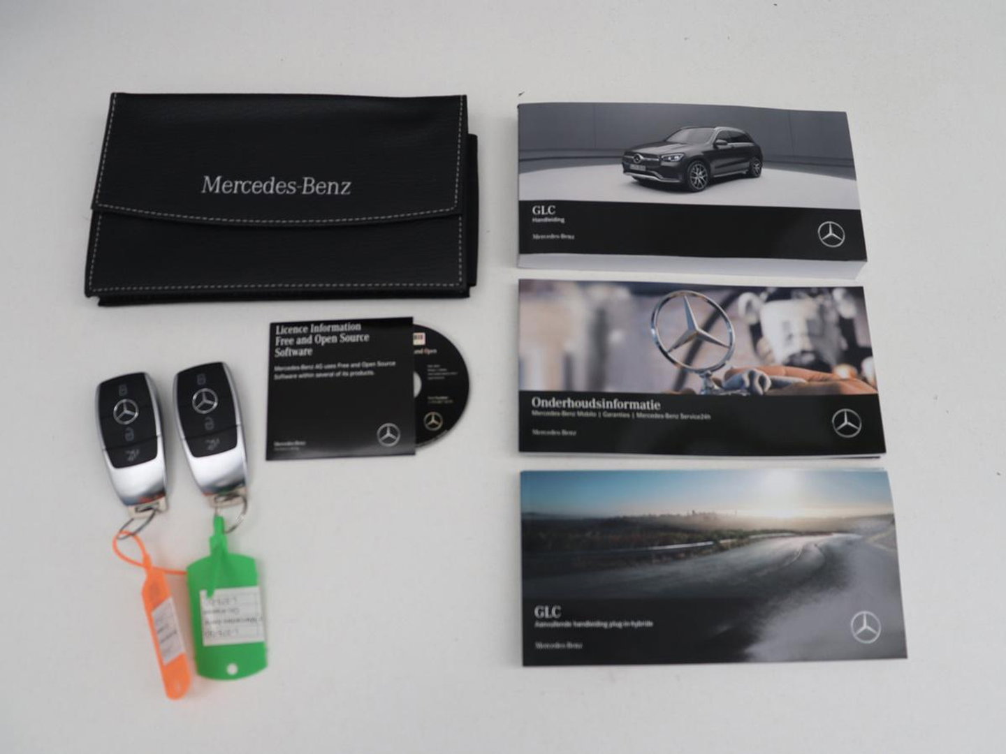 Mercedes-Benz GLC 300e 4MATIC Business Solution AMG | Panoramadak | Leder | 360 camera | Cruise control | Carplay | Sfeerverlichting | Burnmeister surround | Climate control |