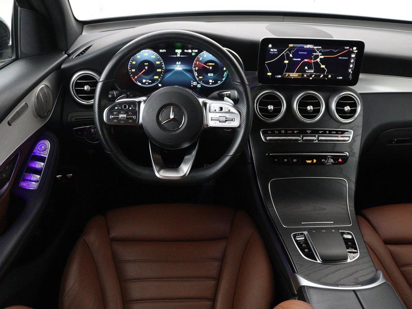 Mercedes-Benz GLC 300e 4MATIC Business Solution AMG | Panoramadak | Leder | 360 camera | Cruise control | Carplay | Sfeerverlichting | Burnmeister surround | Climate control |