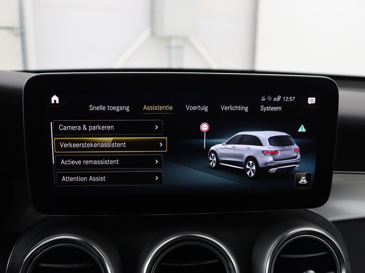 Mercedes-Benz GLC 300e 4MATIC Business Solution AMG | Panoramadak | Leder | 360 camera | Cruise control | Carplay | Sfeerverlichting | Burnmeister surround | Climate control |