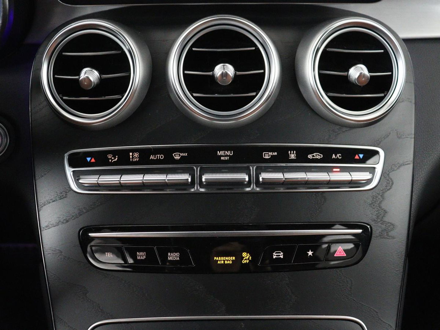 Mercedes-Benz GLC 300e 4MATIC Business Solution AMG | Panoramadak | Leder | 360 camera | Cruise control | Carplay | Sfeerverlichting | Burnmeister surround | Climate control |