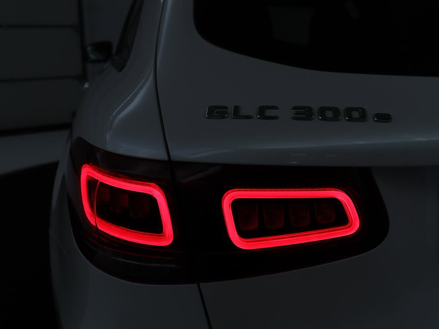 Mercedes-Benz GLC 300e 4MATIC Business Solution AMG | Panoramadak | Leder | 360 camera | Cruise control | Carplay | Sfeerverlichting | Burnmeister surround | Climate control |