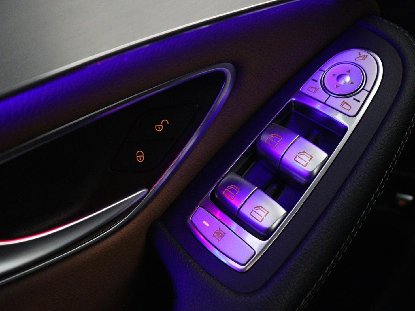 Mercedes-Benz GLC 300e 4MATIC Business Solution AMG | Panoramadak | Leder | 360 camera | Cruise control | Carplay | Sfeerverlichting | Burnmeister surround | Climate control |