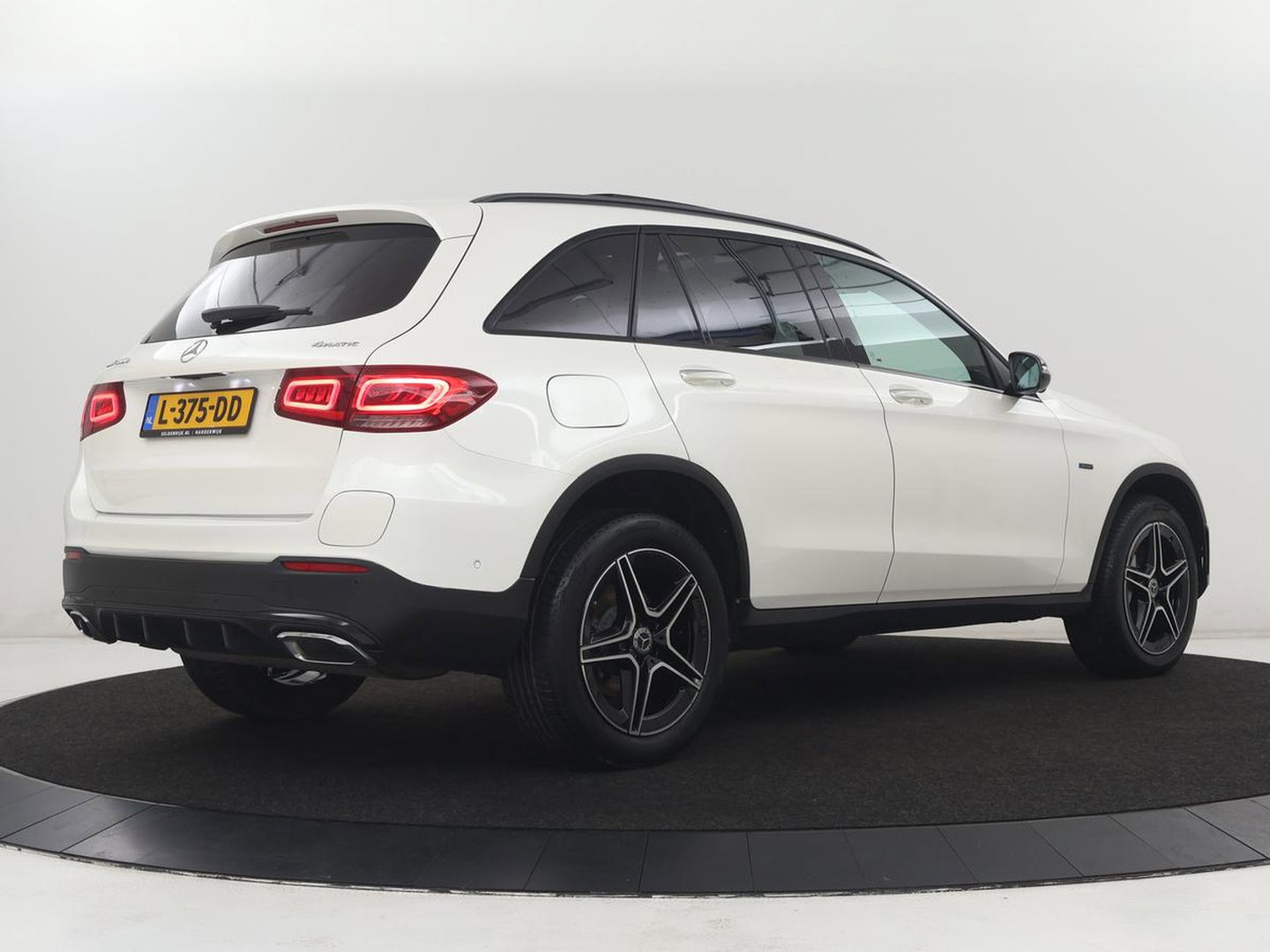 Mercedes-Benz GLC 300e 4MATIC Business Solution AMG | Panoramadak | Leder | 360 camera | Cruise control | Carplay | Sfeerverlichting | Burnmeister surround | Climate control |
