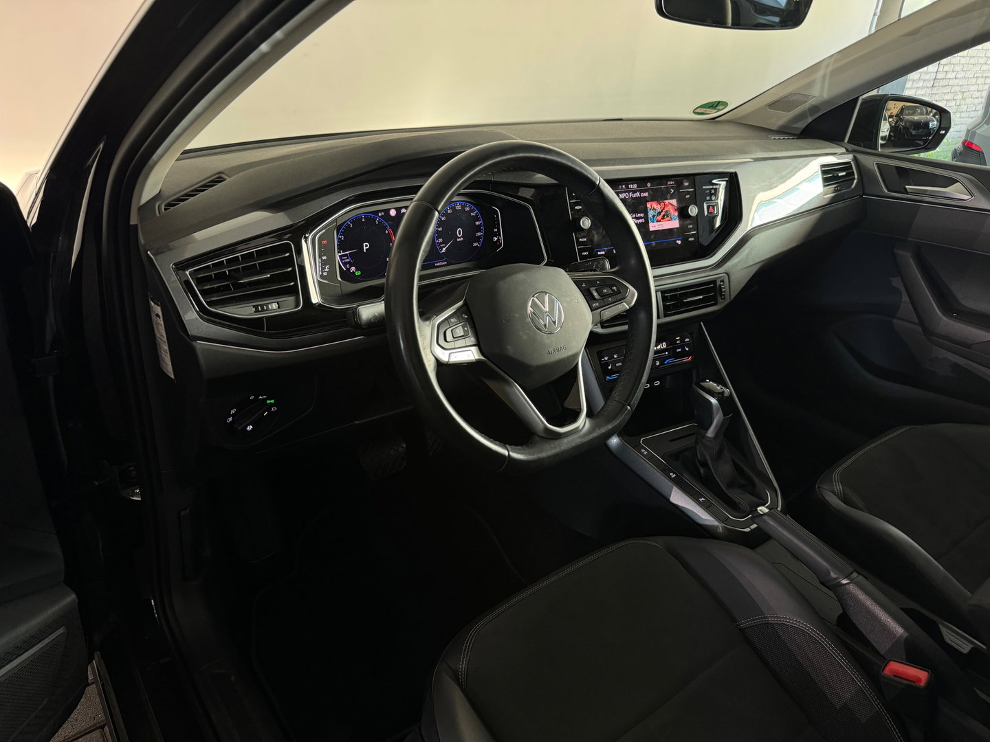 Volkswagen Polo 1.0 TSI R-Line Pano|ACC|Lane Assist|Stoelverwarming|DCC
