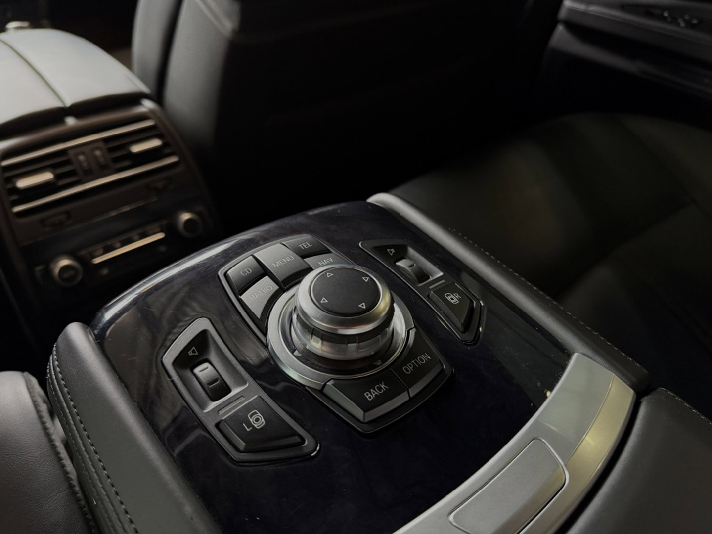 BMW 7 Serie 740i 326PK / High ex. / Individual VIP / softclose / LED