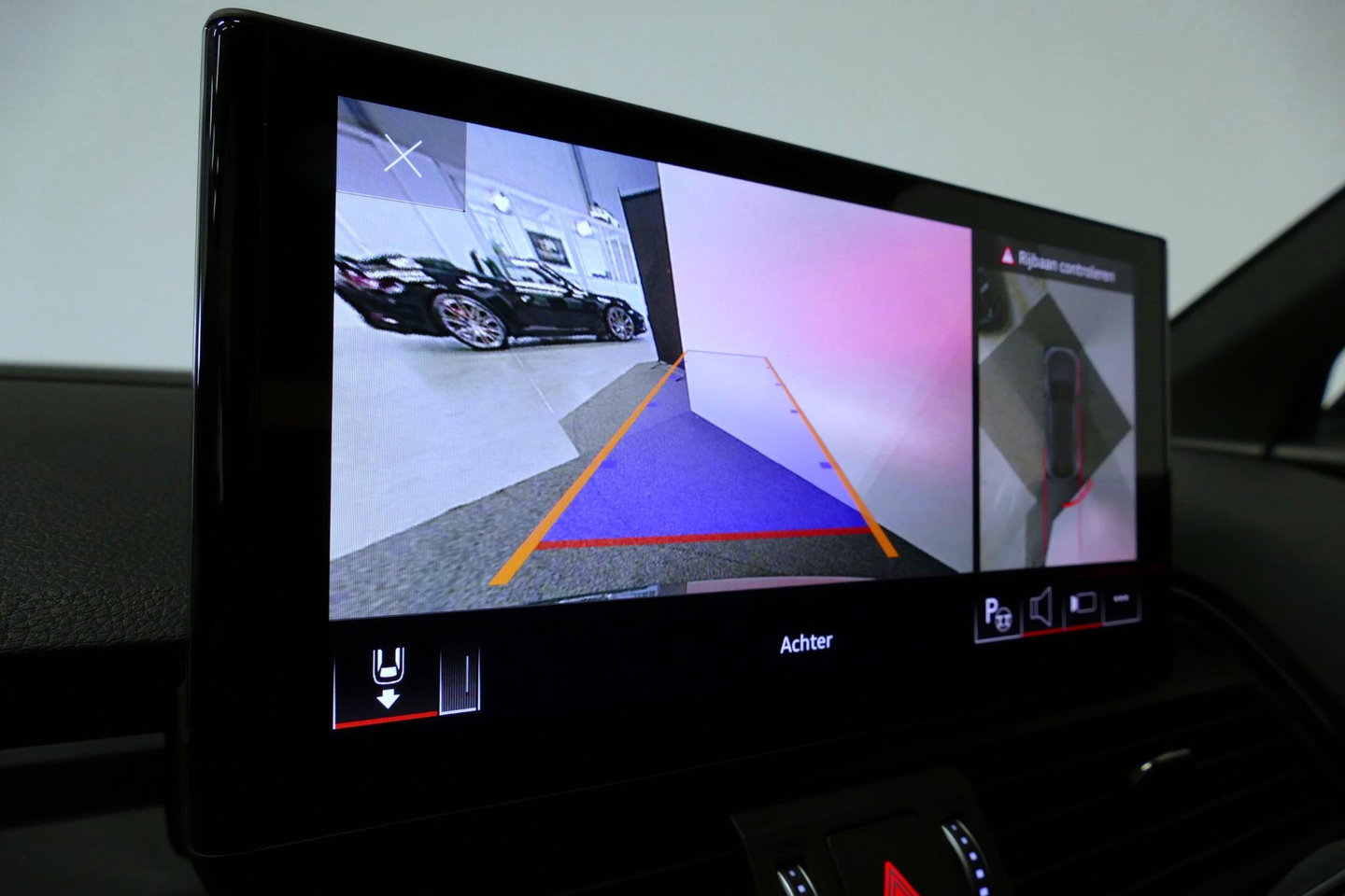 Audi Q5 Sportback 50 TFSI e S edition Competition / S-Line / SQ5 Diffuser / Maxton Design Bodykit V.2 / Panoramadak / Matrix LED / Rondomzichtcamera / Ambienteverlichting / Apple Carplay - Android Auto / Stoelverwarming / Audi Sound System / Dodehoek detectie / A