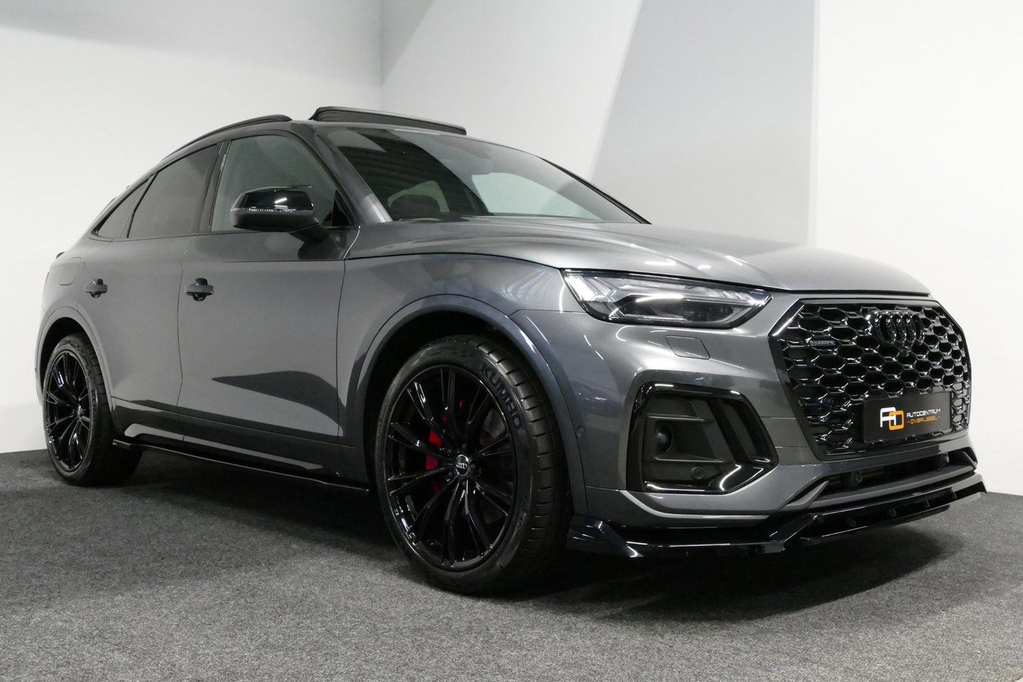 Audi Q5 Sportback 50 TFSI e S edition Competition / S-Line / SQ5 Diffuser / Maxton Design Bodykit V.2 / Panoramadak / Matrix LED / Rondomzichtcamera / Ambienteverlichting / Apple Carplay - Android Auto / Stoelverwarming / Audi Sound System / Dodehoek detectie / A