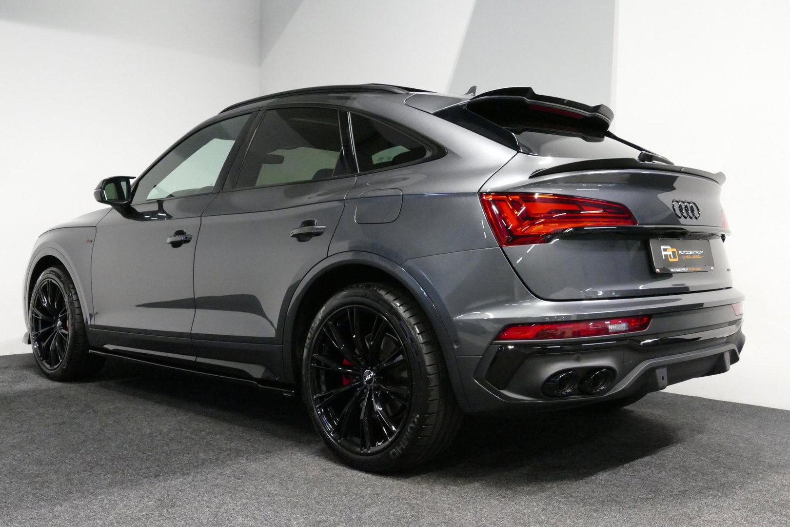 Audi Q5 Sportback 50 TFSI e S edition Competition / S-Line / SQ5 Diffuser / Maxton Design Bodykit V.2 / Panoramadak / Matrix LED / Rondomzichtcamera / Ambienteverlichting / Apple Carplay - Android Auto / Stoelverwarming / Audi Sound System / Dodehoek detectie / A