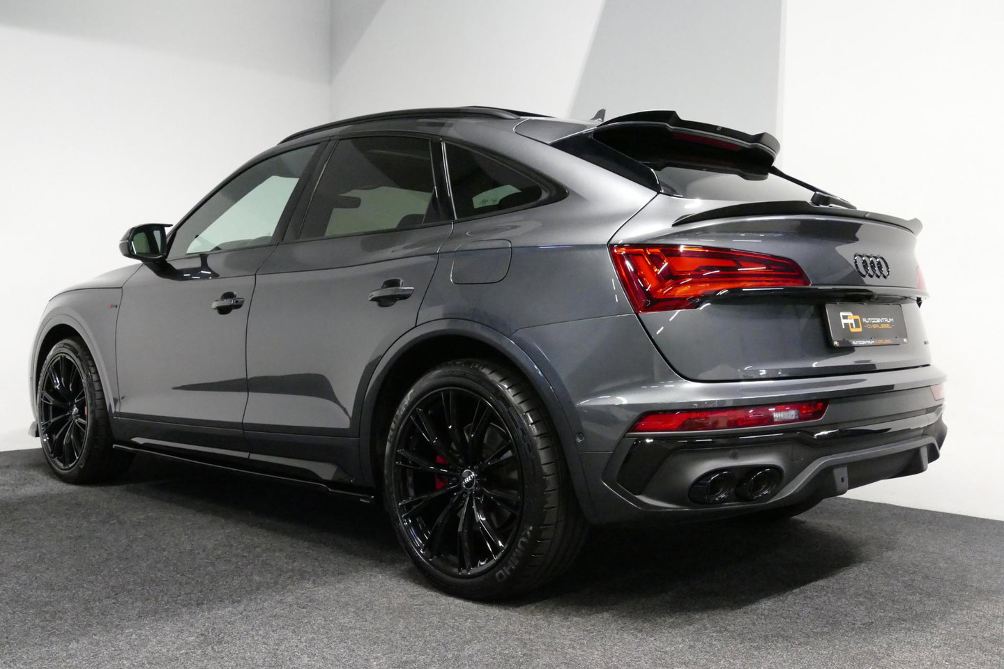 Audi Q5 Sportback 50 TFSI e S edition Competition / S-Line / SQ5 Diffuser / Maxton Design Bodykit V.2 / Panoramadak / Matrix LED / Rondomzichtcamera / Ambienteverlichting / Apple Carplay - Android Auto / Stoelverwarming / Audi Sound System / Dodehoek detectie / A
