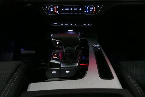 Audi Q5 Sportback 50 TFSI e S edition Competition / S-Line / SQ5 Diffuser / Maxton Design Bodykit V.2 / Panoramadak / Matrix LED / Rondomzichtcamera / Ambienteverlichting / Apple Carplay - Android Auto / Stoelverwarming / Audi Sound System / Dodehoek detectie / A