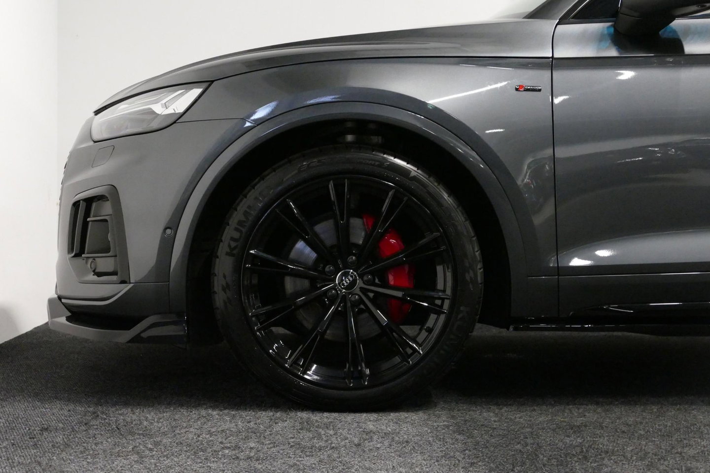 Audi Q5 Sportback 50 TFSI e S edition Competition / S-Line / SQ5 Diffuser / Maxton Design Bodykit V.2 / Panoramadak / Matrix LED / Rondomzichtcamera / Ambienteverlichting / Apple Carplay - Android Auto / Stoelverwarming / Audi Sound System / Dodehoek detectie / A