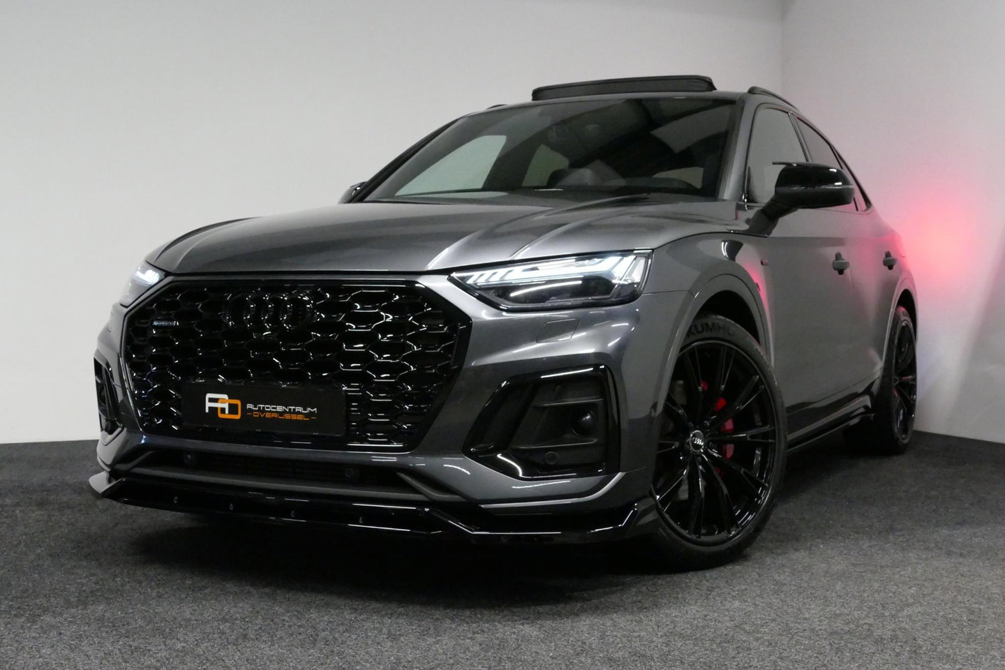 Audi Q5 Sportback 50 TFSI e S edition Competition / S-Line / SQ5 Diffuser / Maxton Design Bodykit V.2 / Panoramadak / Matrix LED / Rondomzichtcamera / Ambienteverlichting / Apple Carplay - Android Auto / Stoelverwarming / Audi Sound System / Dodehoek detectie / A