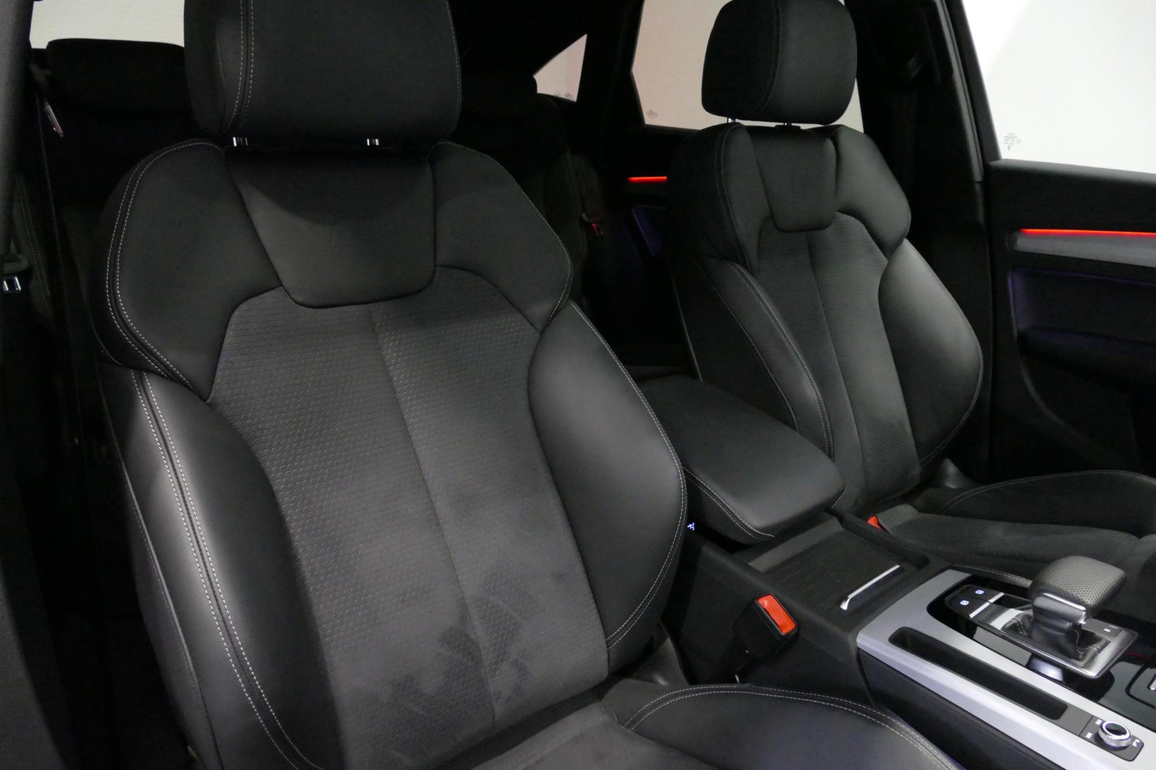 Audi Q5 Sportback 50 TFSI e S edition Competition / S-Line / SQ5 Diffuser / Maxton Design Bodykit V.2 / Panoramadak / Matrix LED / Rondomzichtcamera / Ambienteverlichting / Apple Carplay - Android Auto / Stoelverwarming / Audi Sound System / Dodehoek detectie / A