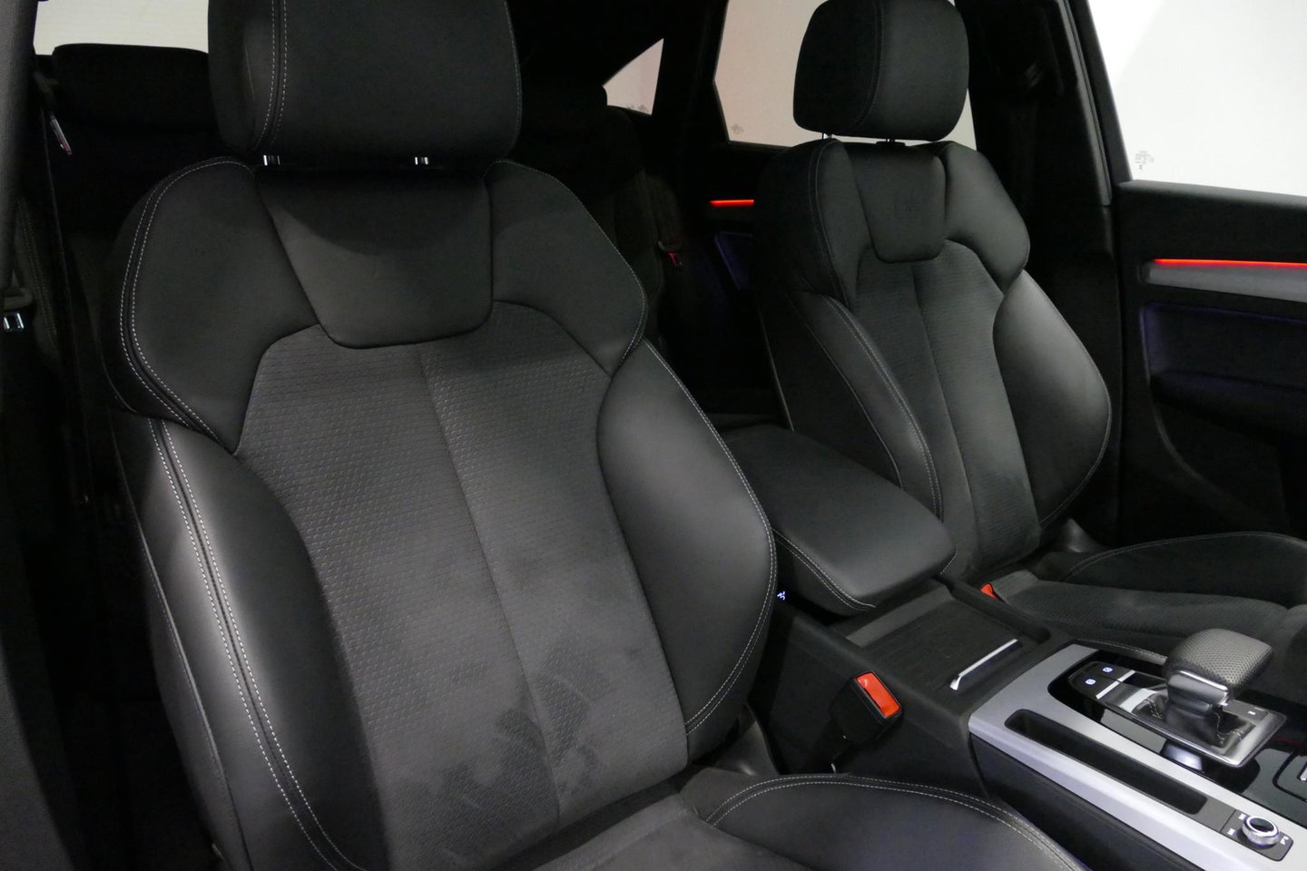 Audi Q5 Sportback 50 TFSI e S edition Competition / S-Line / SQ5 Diffuser / Maxton Design Bodykit V.2 / Panoramadak / Matrix LED / Rondomzichtcamera / Ambienteverlichting / Apple Carplay - Android Auto / Stoelverwarming / Audi Sound System / Dodehoek detectie / A