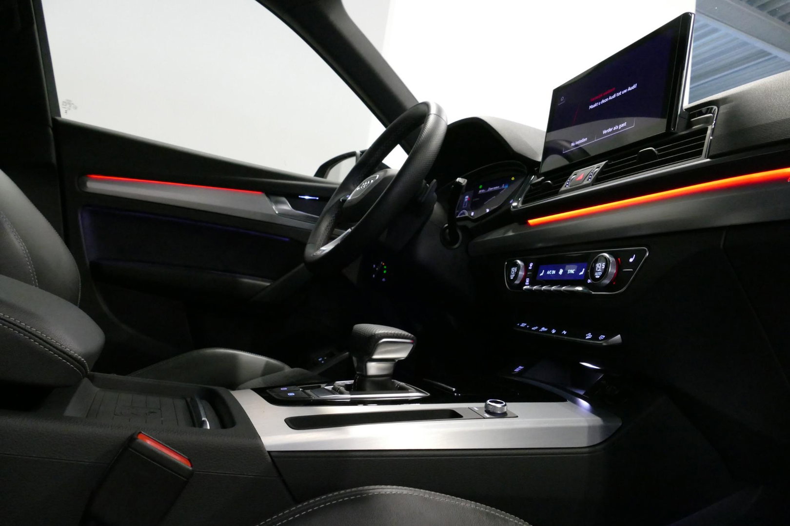 Audi Q5 Sportback 50 TFSI e S edition Competition / S-Line / SQ5 Diffuser / Maxton Design Bodykit V.2 / Panoramadak / Matrix LED / Rondomzichtcamera / Ambienteverlichting / Apple Carplay - Android Auto / Stoelverwarming / Audi Sound System / Dodehoek detectie / A