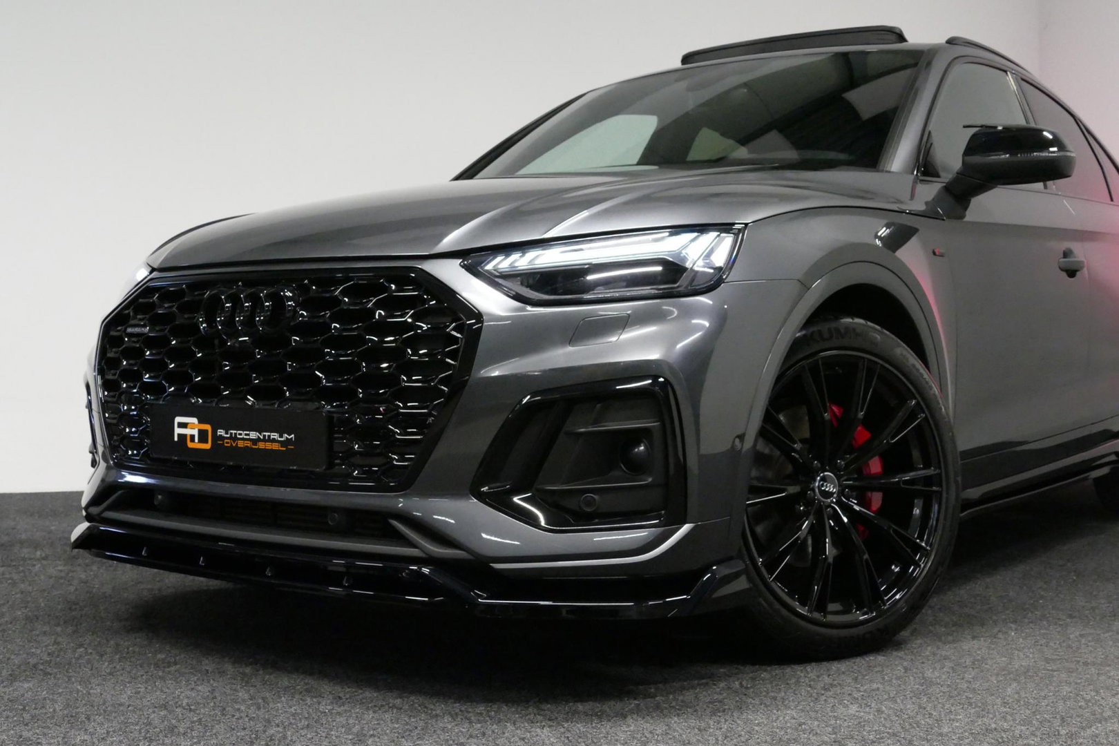 Audi Q5 Sportback 50 TFSI e S edition Competition / S-Line / SQ5 Diffuser / Maxton Design Bodykit V.2 / Panoramadak / Matrix LED / Rondomzichtcamera / Ambienteverlichting / Apple Carplay - Android Auto / Stoelverwarming / Audi Sound System / Dodehoek detectie / A