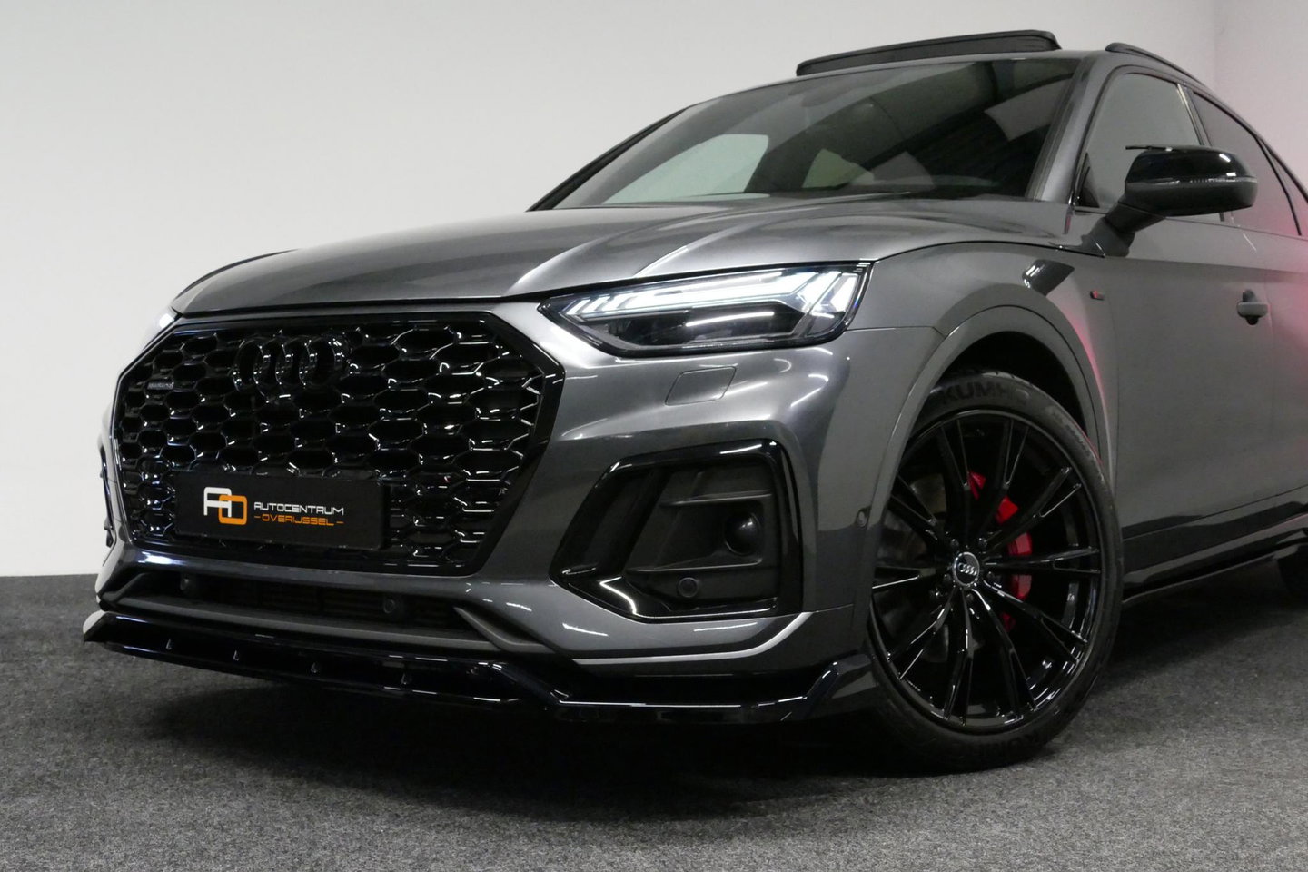 Audi Q5 Sportback 50 TFSI e S edition Competition / S-Line / SQ5 Diffuser / Maxton Design Bodykit V.2 / Panoramadak / Matrix LED / Rondomzichtcamera / Ambienteverlichting / Apple Carplay - Android Auto / Stoelverwarming / Audi Sound System / Dodehoek detectie / A