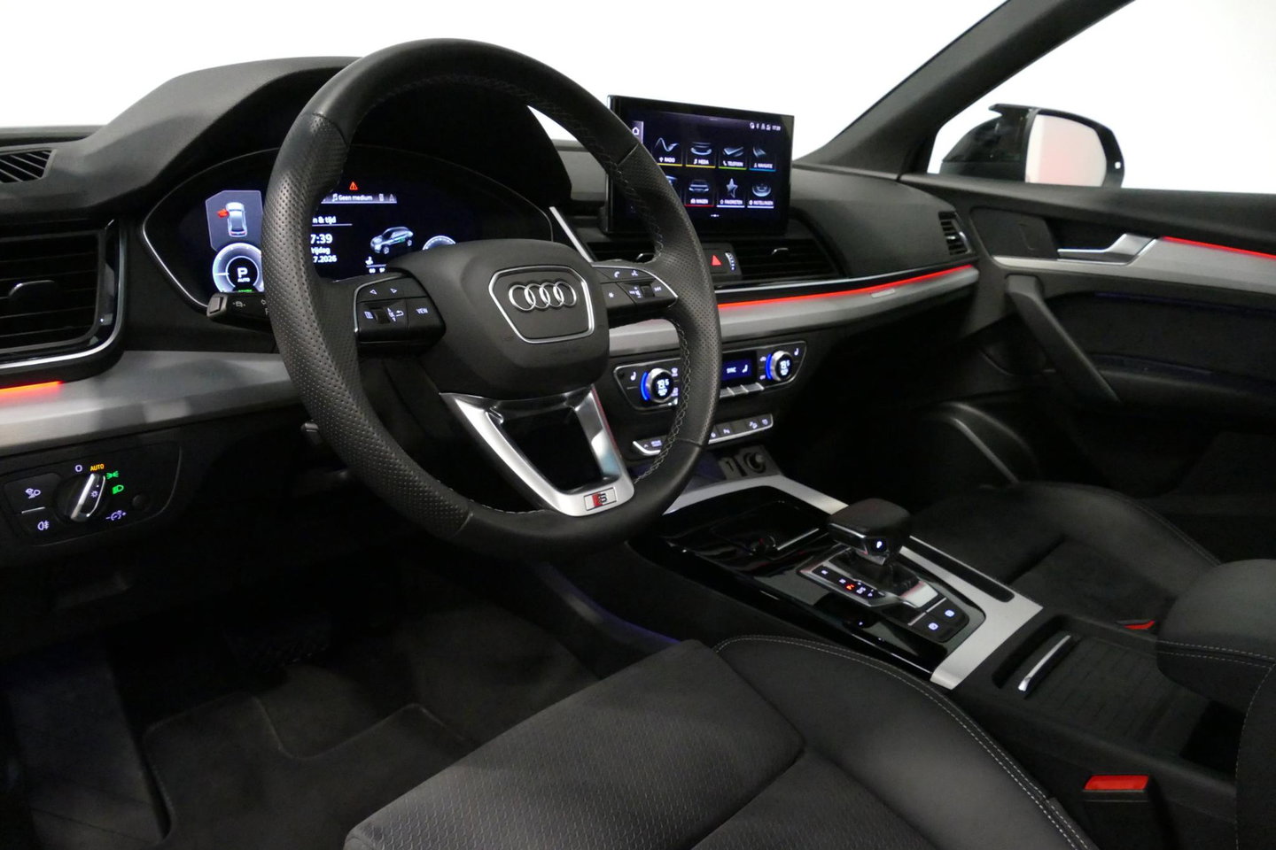 Audi Q5 Sportback 50 TFSI e S edition Competition / S-Line / SQ5 Diffuser / Maxton Design Bodykit V.2 / Panoramadak / Matrix LED / Rondomzichtcamera / Ambienteverlichting / Apple Carplay - Android Auto / Stoelverwarming / Audi Sound System / Dodehoek detectie / A
