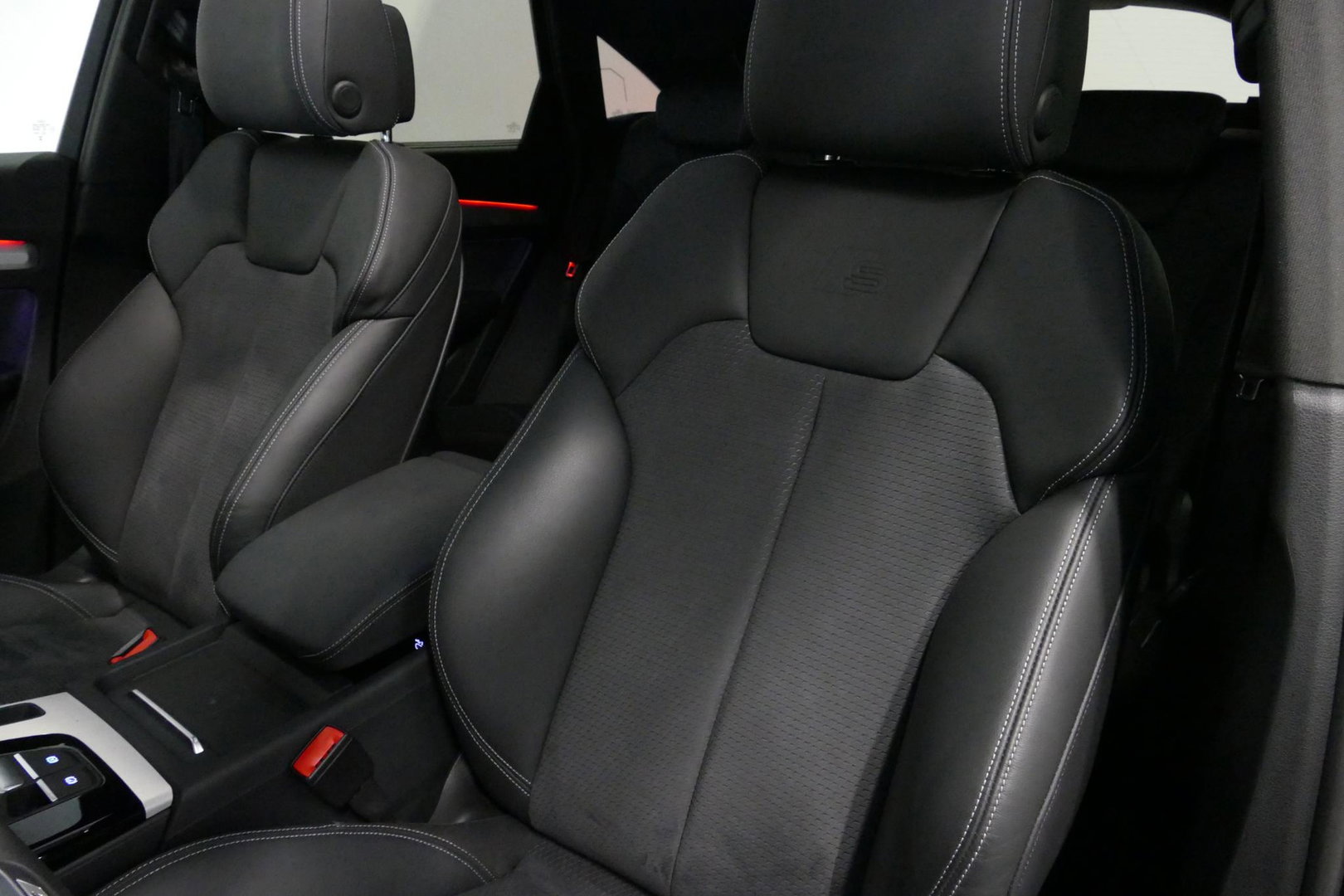 Audi Q5 Sportback 50 TFSI e S edition Competition / S-Line / SQ5 Diffuser / Maxton Design Bodykit V.2 / Panoramadak / Matrix LED / Rondomzichtcamera / Ambienteverlichting / Apple Carplay - Android Auto / Stoelverwarming / Audi Sound System / Dodehoek detectie / A