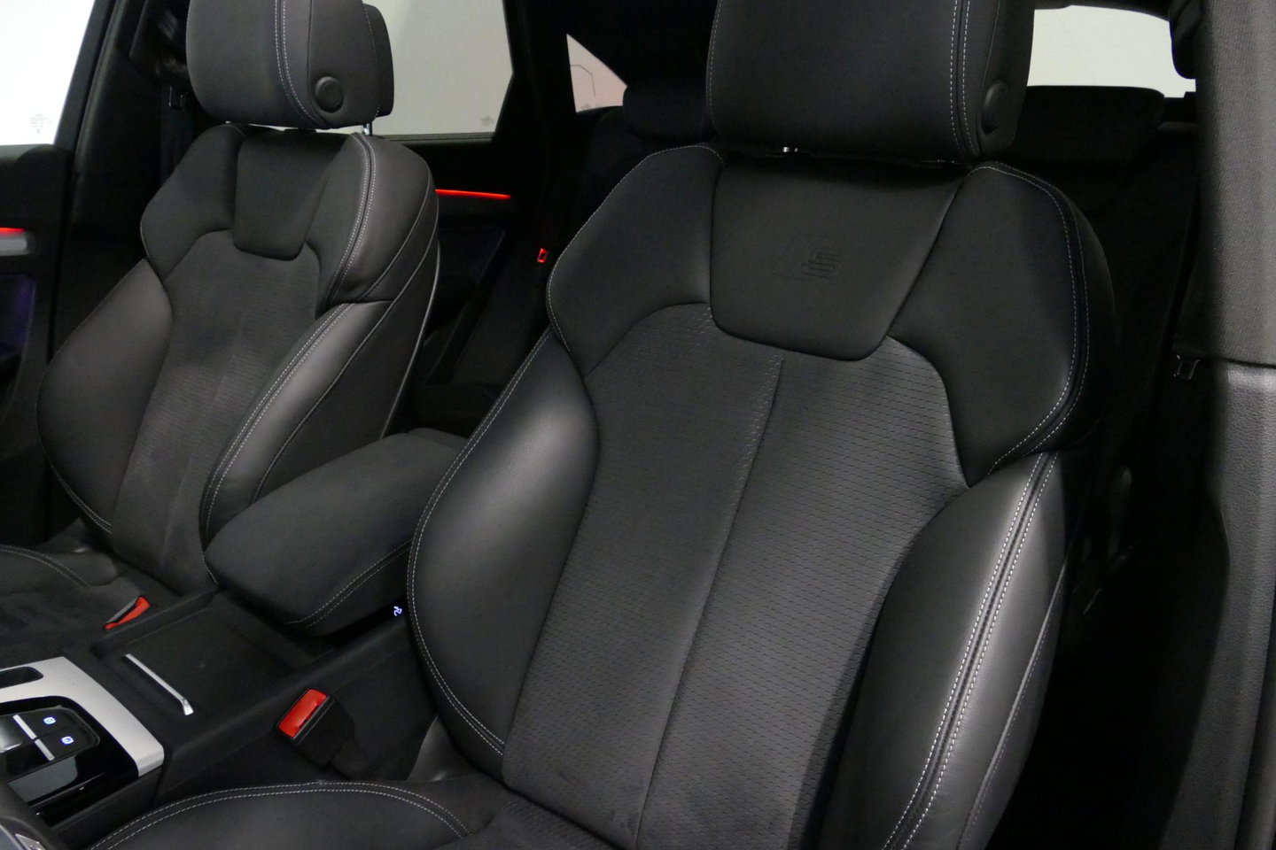 Audi Q5 Sportback 50 TFSI e S edition Competition / S-Line / SQ5 Diffuser / Maxton Design Bodykit V.2 / Panoramadak / Matrix LED / Rondomzichtcamera / Ambienteverlichting / Apple Carplay - Android Auto / Stoelverwarming / Audi Sound System / Dodehoek detectie / A