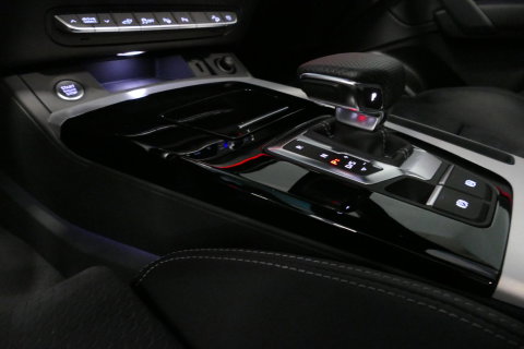 Audi Q5 Sportback 50 TFSI e S edition Competition / S-Line / SQ5 Diffuser / Maxton Design Bodykit V.2 / Panoramadak / Matrix LED / Rondomzichtcamera / Ambienteverlichting / Apple Carplay - Android Auto / Stoelverwarming / Audi Sound System / Dodehoek detectie / A