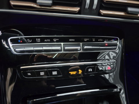 Mercedes-Benz EQC 400 4MATIC AMG Line 80 kWh Pano Advance Clima Cruise 20"LM