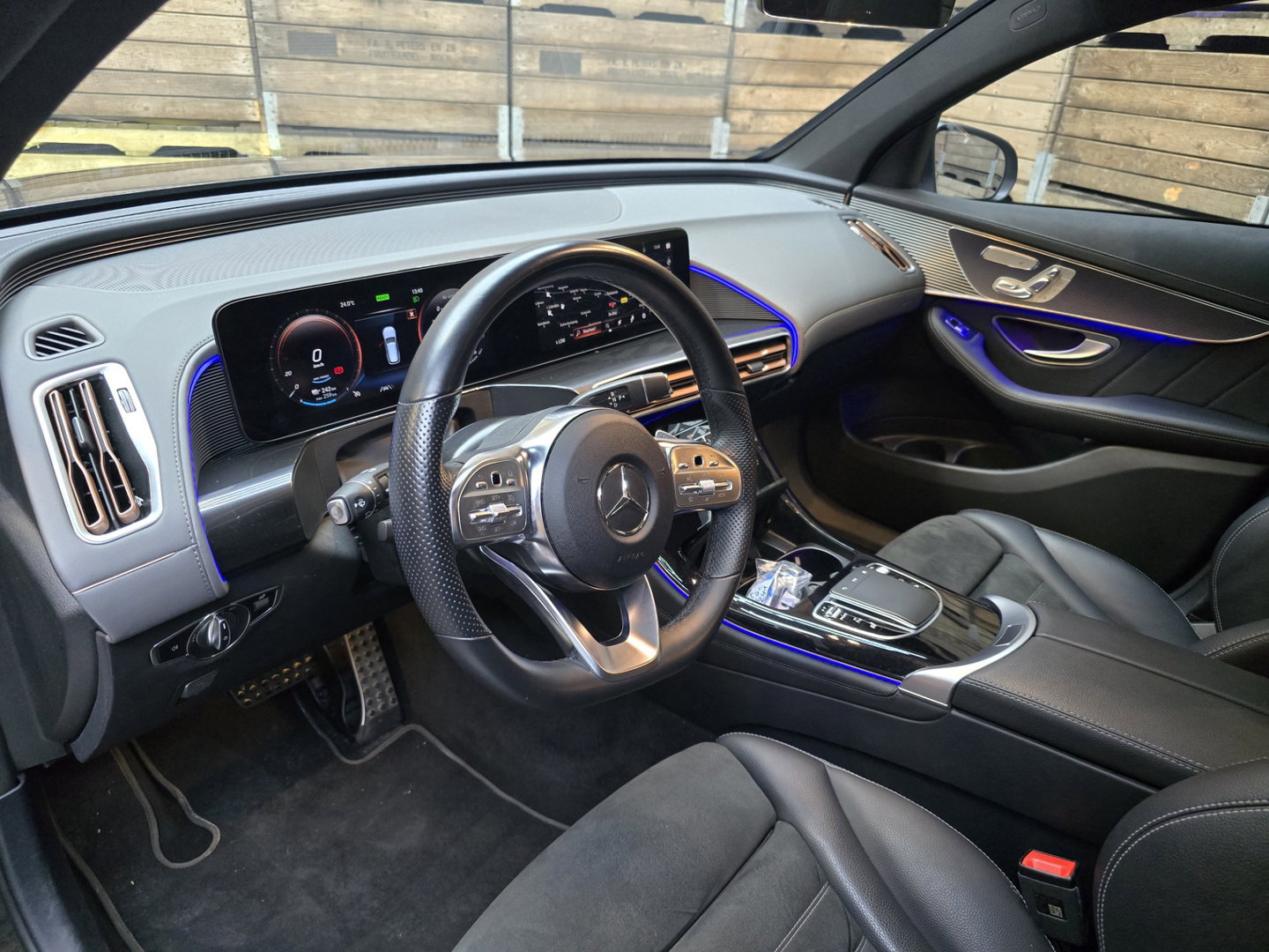 Mercedes-Benz EQC 400 4MATIC AMG Line 80 kWh Pano Advance Clima Cruise 20"LM