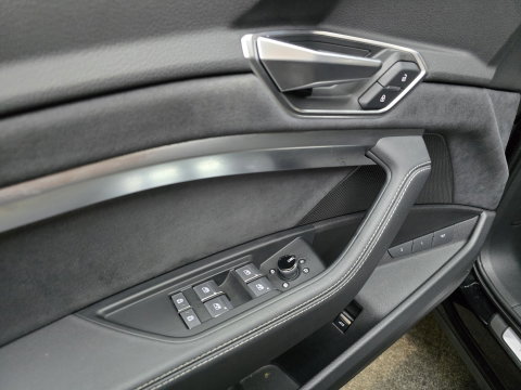 Audi e-tron 55 quattro S edition S-Line 95 kWh Pano HUD Clima LED Trekhaak 20"LM