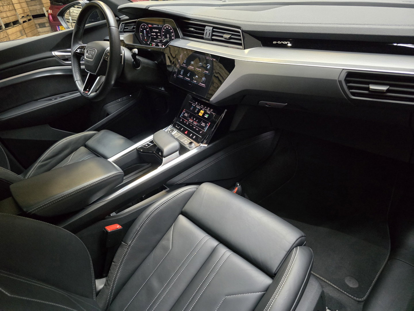Audi e-tron 55 quattro S edition S-Line 95 kWh Pano HUD Clima LED Trekhaak 20"LM
