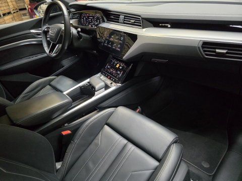 Audi e-tron 55 quattro S edition S-Line 95 kWh Pano HUD Clima LED Trekhaak 20"LM