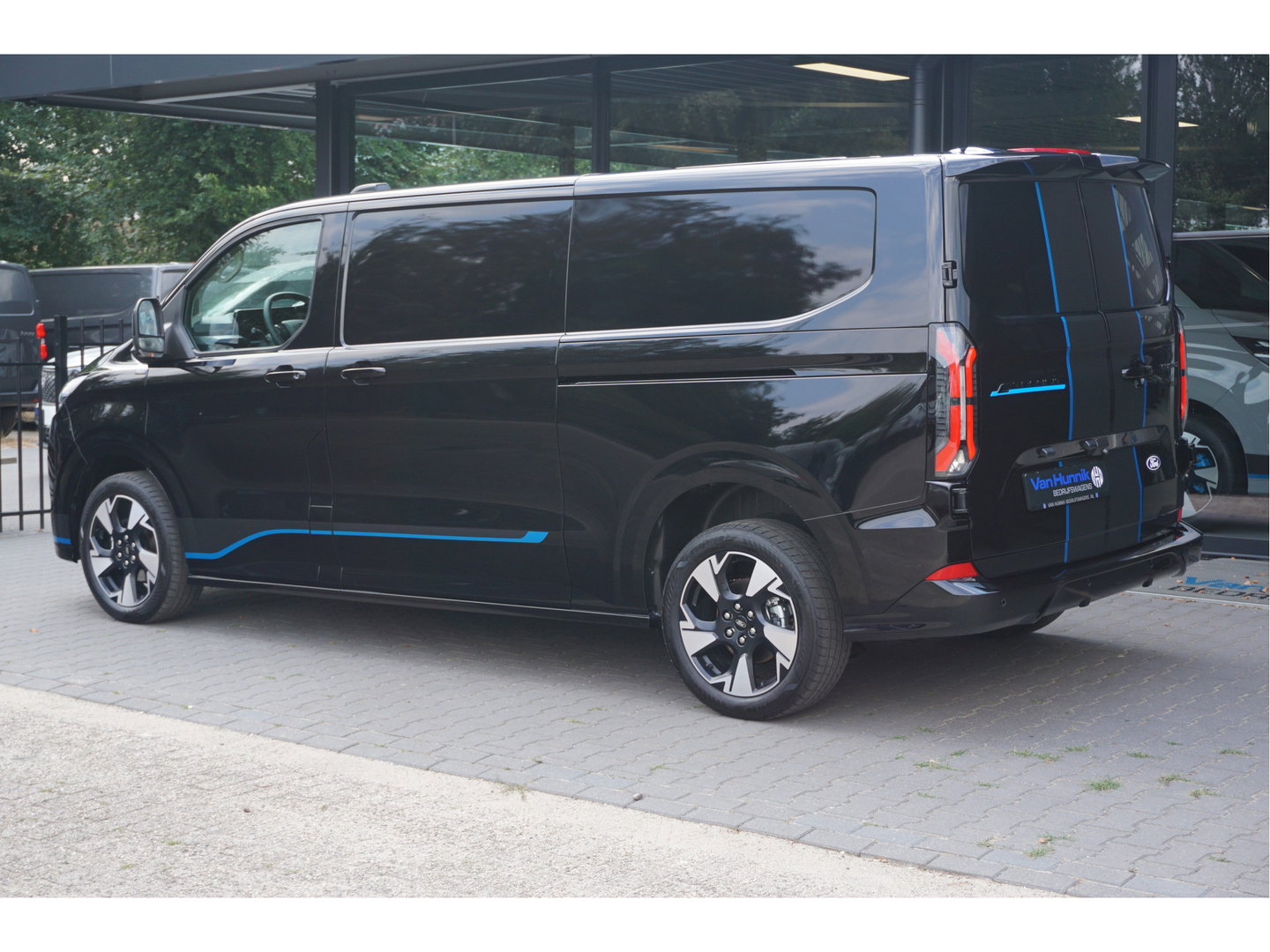 Ford Transit E-Custom 340L 218PK 71KWH Sport AUT Elektrisch Navi, ACC, 360° Cam, Matrix LED, B&O, 19" LM, 2x Schuifdeur!! NR. P05*