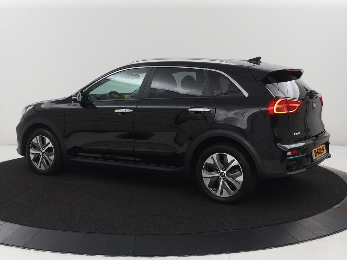 Kia e-Niro DynamicPlusLine 64 kWh | SOH 95.2% | Panoramadak | Half Leder | Adaptive cruise | Stuur/stoel verwarming | Camera | Park assist | Carplay | Climate control | Virtual dashboard | Full LED |