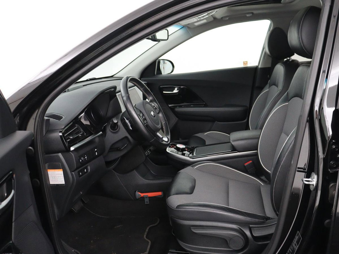 Kia e-Niro DynamicPlusLine 64 kWh | SOH 95.2% | Panoramadak | Half Leder | Adaptive cruise | Stuur/stoel verwarming | Camera | Park assist | Carplay | Climate control | Virtual dashboard | Full LED |