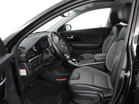 Kia e-Niro DynamicPlusLine 64 kWh | SOH 95.2% | Panoramadak | Half Leder | Adaptive cruise | Stuur/stoel verwarming | Camera | Park assist | Carplay | Climate control | Virtual dashboard | Full LED |