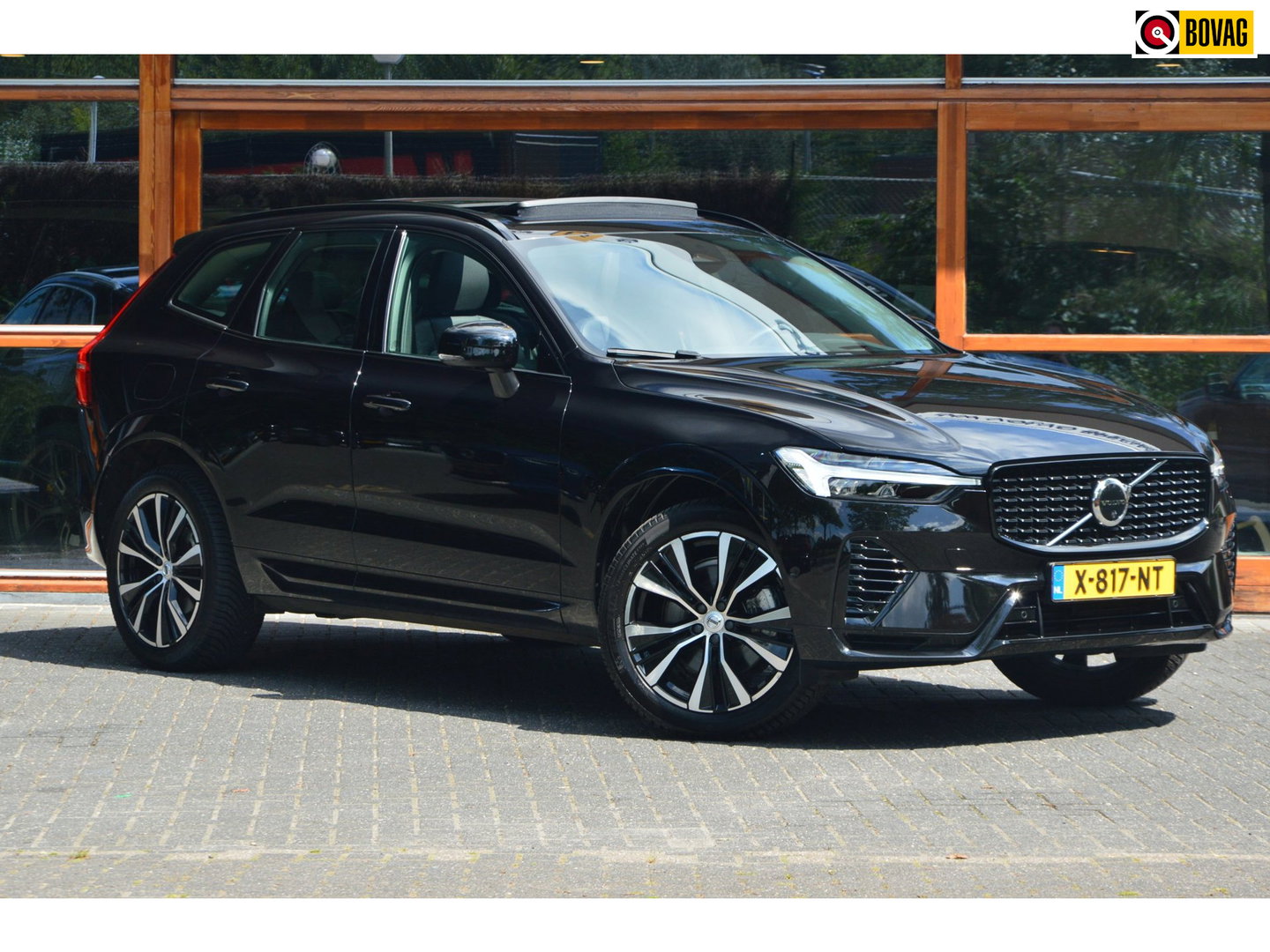 Volvo XC60 T6 Hybride Long Range AWD Plus Dark | Head-Up Display | 360° Camera | Gelamineerde ruiten | Panoramadak |
