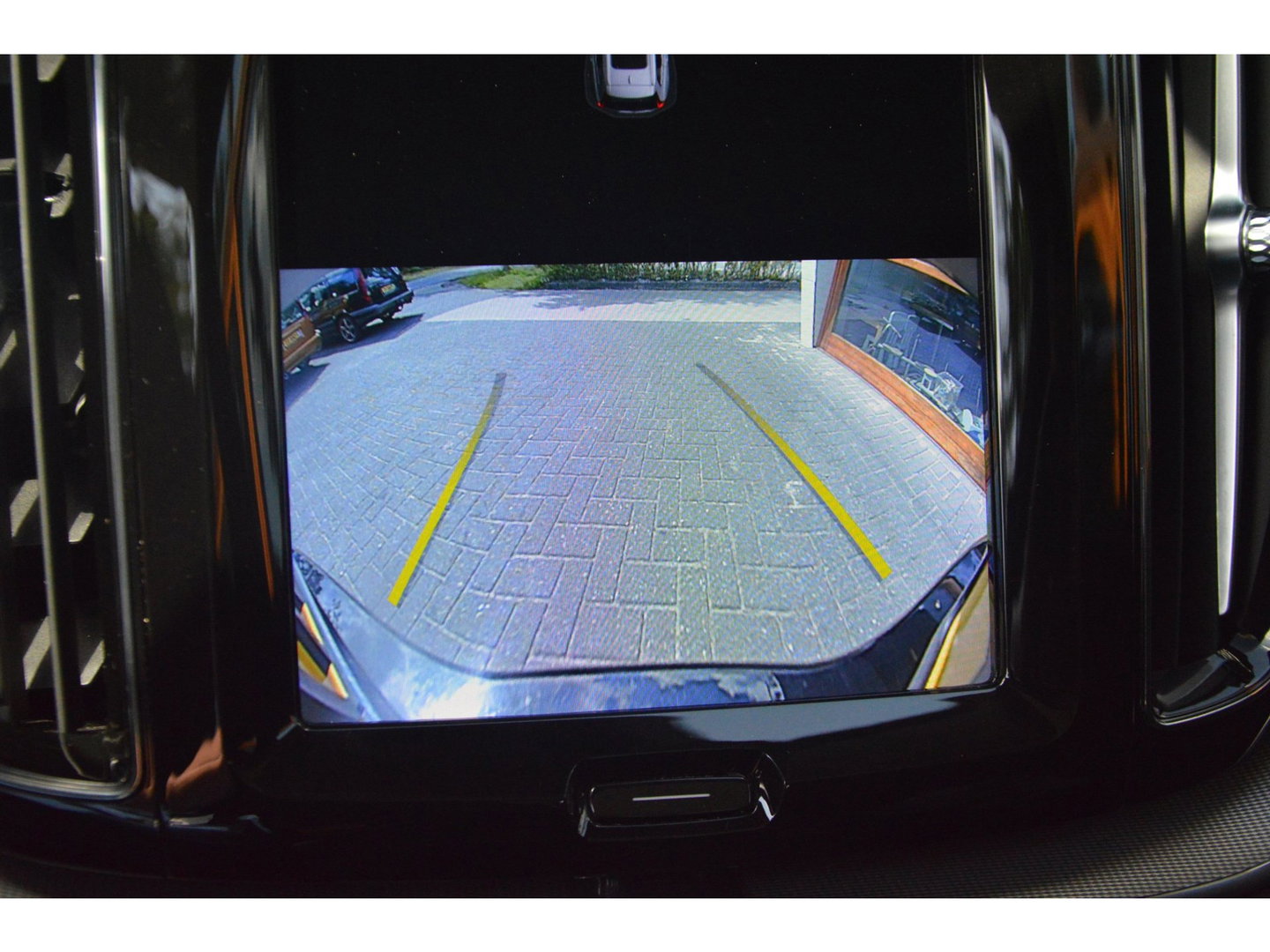 Volvo XC60 T6 Hybride Long Range AWD Plus Dark | Head-Up Display | 360° Camera | Gelamineerde ruiten | Panoramadak |