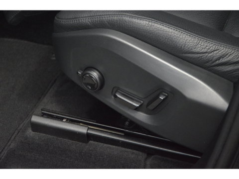 Volvo XC60 T6 Hybride Long Range AWD Plus Dark | Head-Up Display | 360° Camera | Gelamineerde ruiten | Panoramadak |