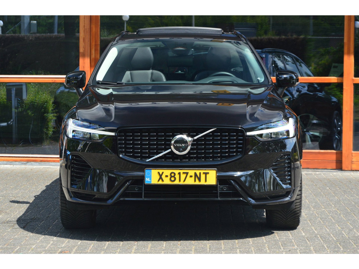 Volvo XC60 T6 Hybride Long Range AWD Plus Dark | Head-Up Display | 360° Camera | Gelamineerde ruiten | Panoramadak |