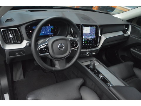 Volvo XC60 T6 Hybride Long Range AWD Plus Dark | Head-Up Display | 360° Camera | Gelamineerde ruiten | Panoramadak |