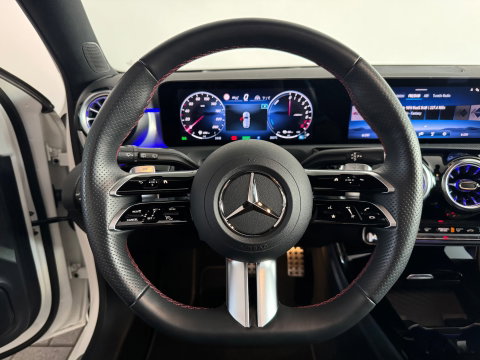 Mercedes-Benz A-Klasse 250 e AMG Pano|Memory|Keyless|360 Camera