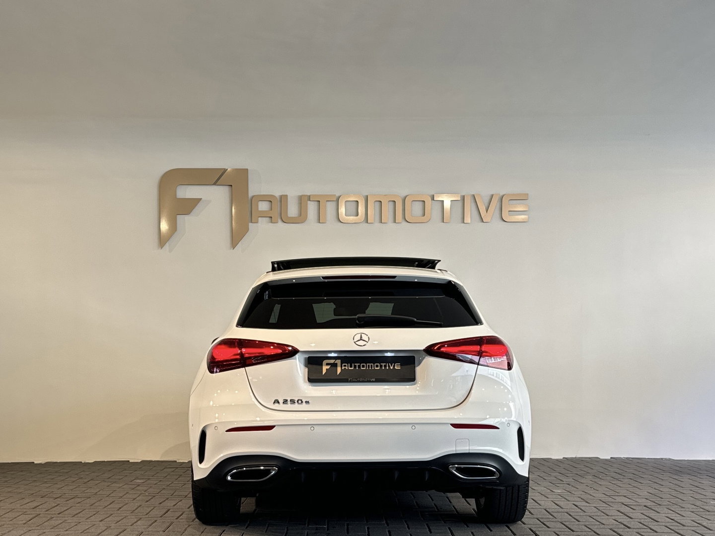 Mercedes-Benz A-Klasse 250 e AMG Pano|Memory|Keyless|360 Camera
