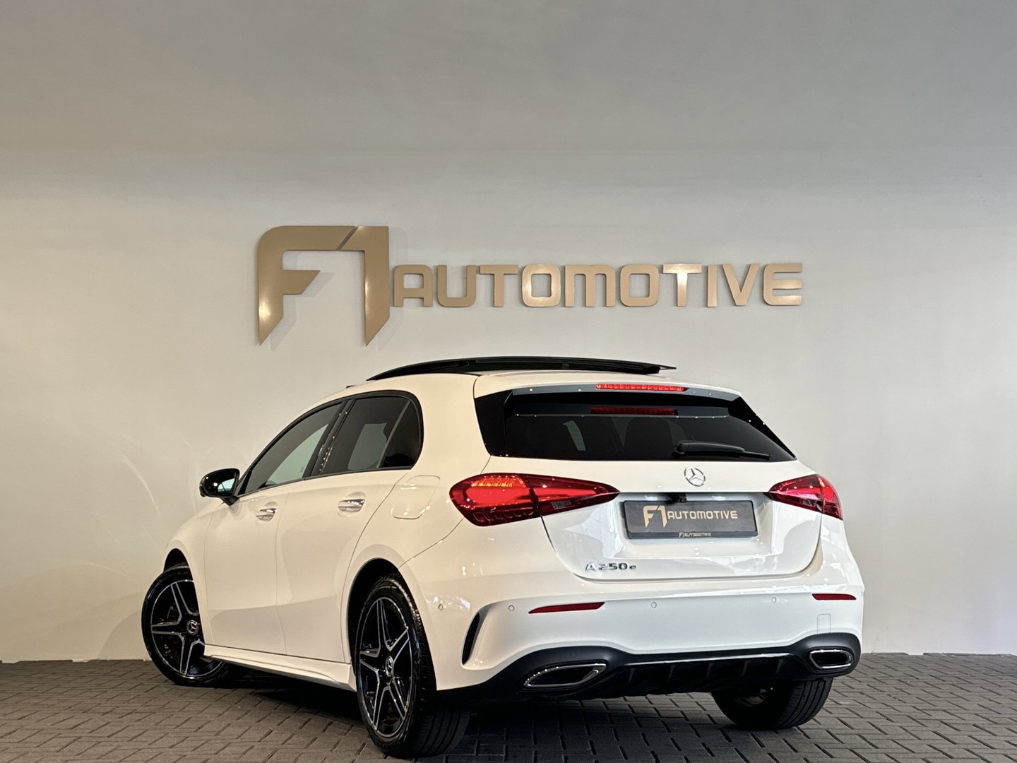 Mercedes-Benz A-Klasse 250 e AMG Pano|Memory|Keyless|360 Camera