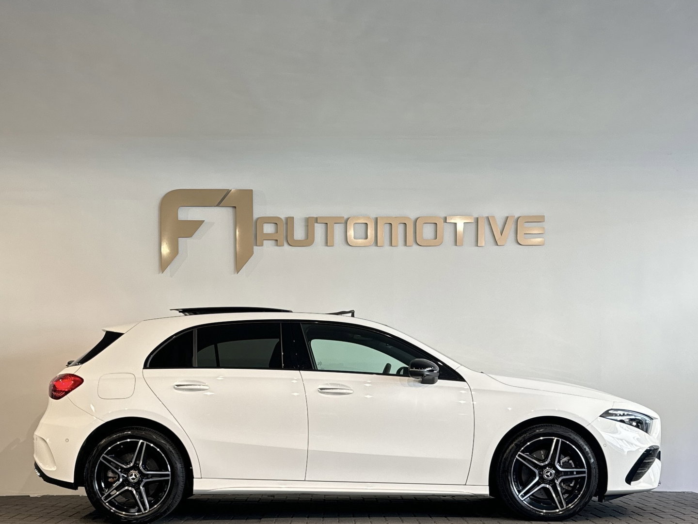Mercedes-Benz A-Klasse 250 e AMG Pano|Memory|Keyless|360 Camera