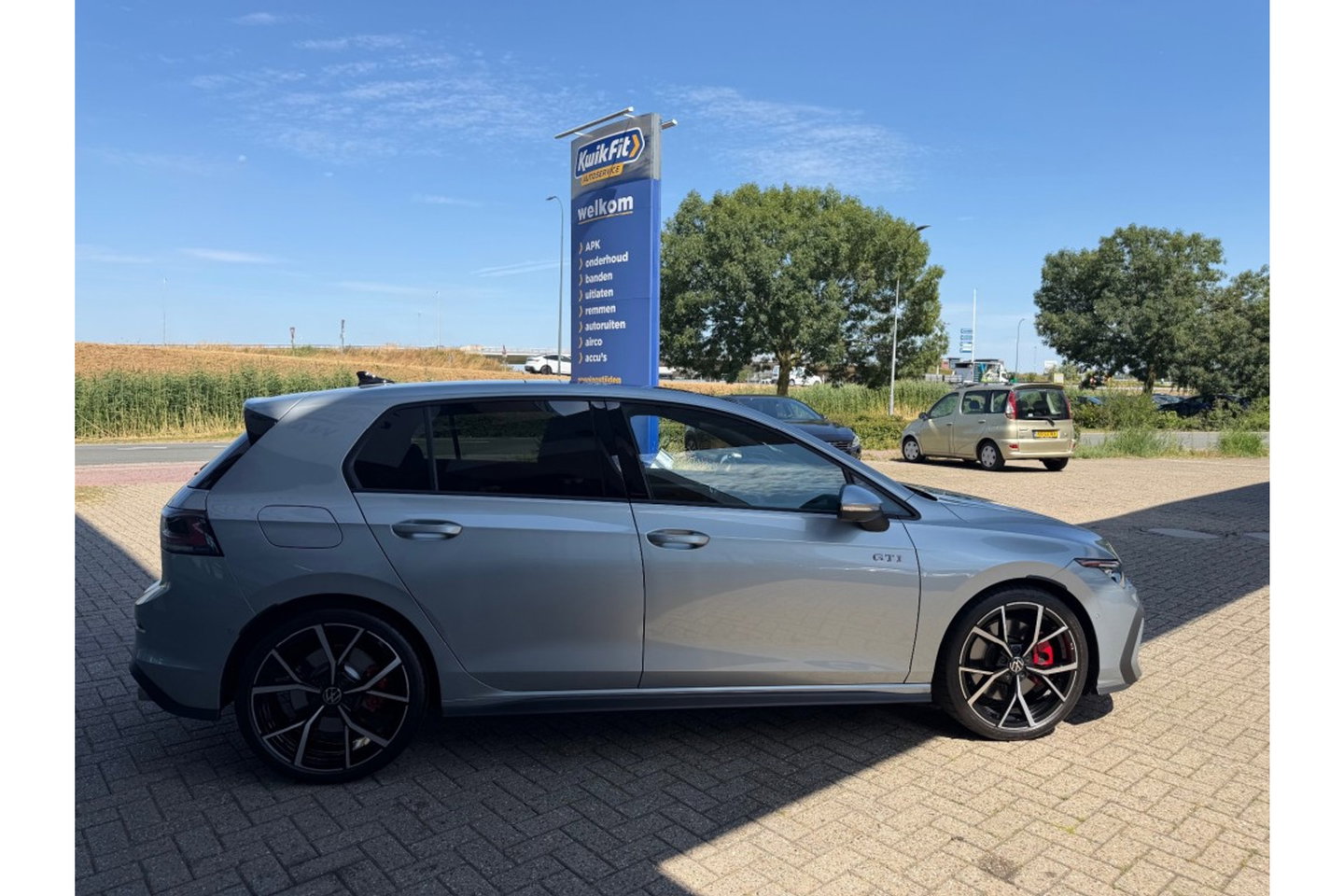 Volkswagen Golf 2.0 TSI GTI 265PK AUTOMAAT PANO NAVI CAMERA HEAD-UP LMV 19 INCH